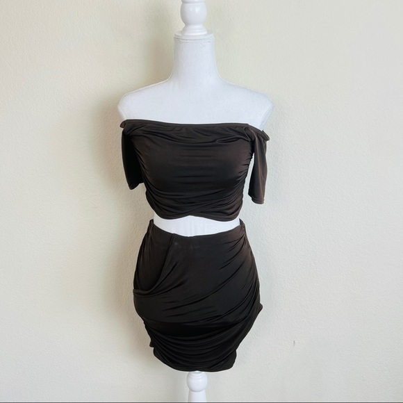 PrettyLittleThing Chocolate Brown Slinky Ruched Bardot Top & Mini Skirt Set - Picture 1 of 10